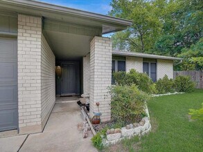10906 Meadgreen Ct in Austin, TX - Building Photo - Building Photo
