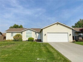 2442 Highlandview Dr in East Wenatchee, WA - Building Photo