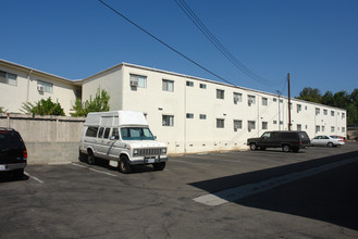 Oak Manor Apartments in Thousand Oaks, CA - Building Photo - Building Photo