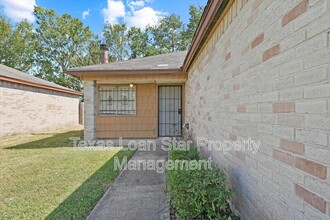 8606 Flower Path St in Houston, TX - Foto de edificio - Building Photo