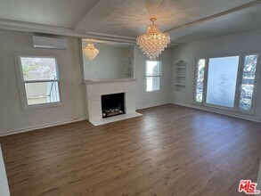 211 S Arnaz Dr in Beverly Hills, CA - Building Photo - Building Photo