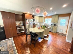 1200 Highwood Rd in Rockville, MD - Building Photo - Building Photo