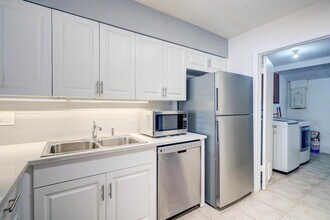 3929 Kenas St in West Palm Beach, FL - Building Photo - Building Photo