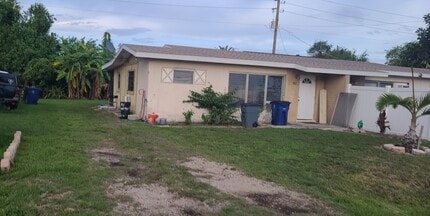 19101 Holly Rd in Ft. Myers, FL - Building Photo - Building Photo