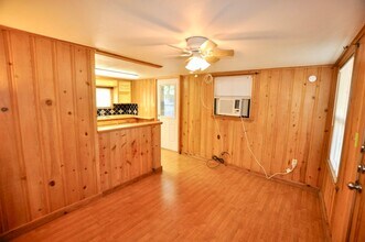 201 1/2 W Columbia St in Weatherford, TX - Building Photo - Building Photo