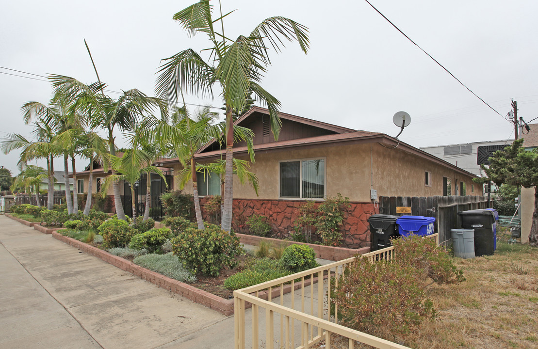 6868-6876 Amherst St in San Diego, CA - Building Photo