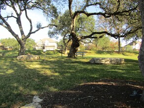 7500 Shadowridge Run in Austin, TX - Building Photo - Building Photo