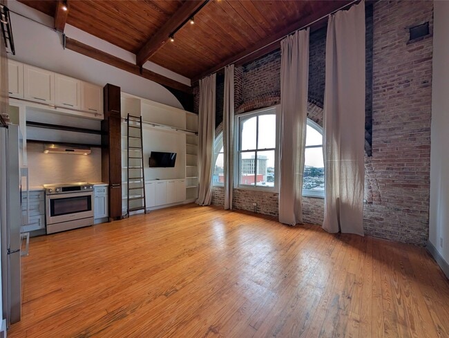 2400 Mechanic St in Galveston, TX - Building Photo - Building Photo