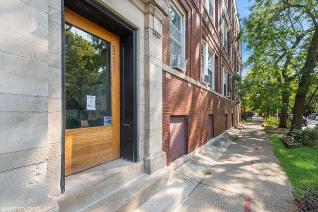 5257 N Winthrop Ave in Chicago, IL - Building Photo - Building Photo