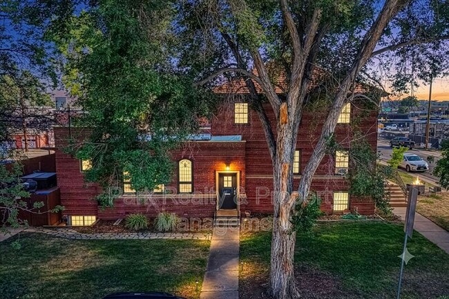 property at 1301 W Dakota Ave