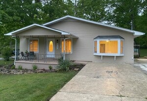 313 St George Dr in Crossville, TN - Building Photo