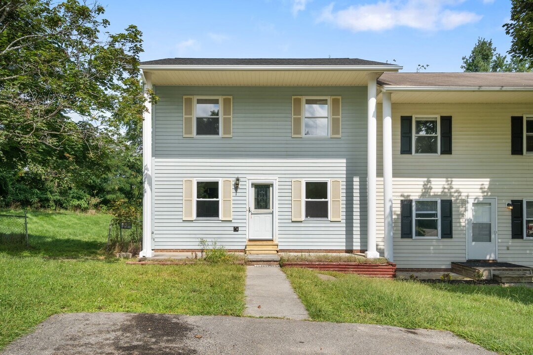 385 Warren St in Christiansburg, VA - Building Photo