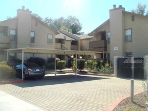 Autumn Woods Apartments in Carmichael, CA - Foto de edificio - Building Photo