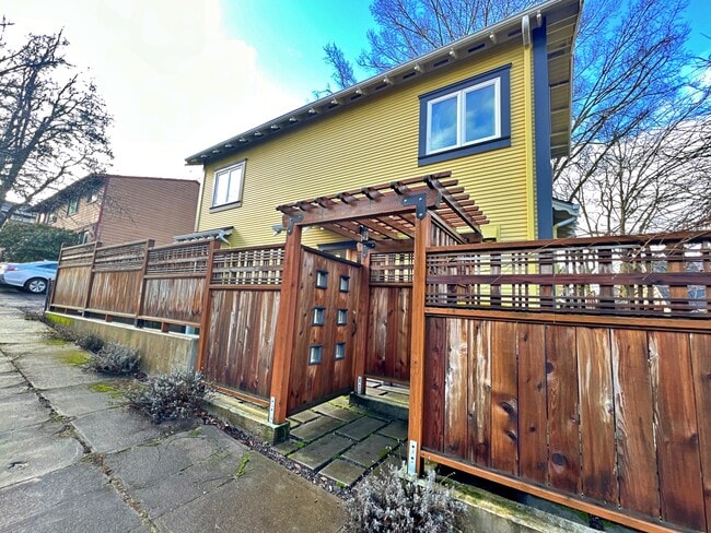 417 SE 19th Ave, Unit 417