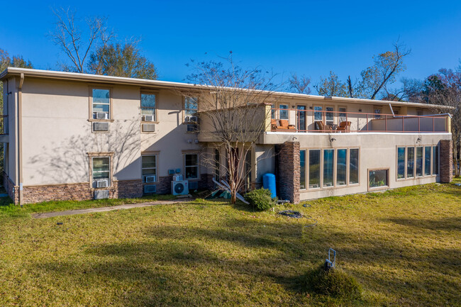 Fuselodge in Humble, TX - Foto de edificio - Building Photo