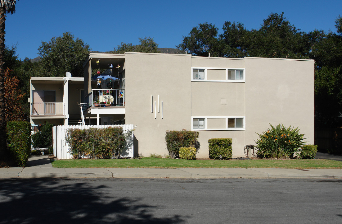 106 W Oak St in Ojai, CA - Building Photo