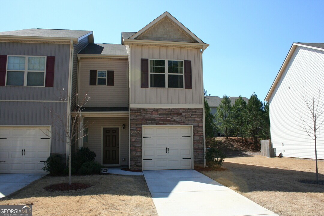 609 Oakside Pl in Acworth, GA - Building Photo