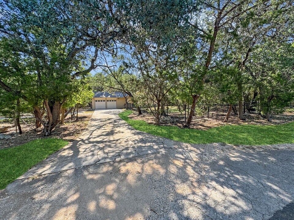 28220 Bonn Mountain Dr in San Antonio, TX - Building Photo
