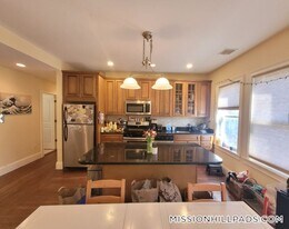 81 Hillside St in Boston, MA - Building Photo