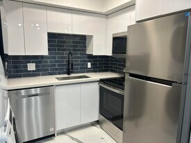 3250 NW 84th Ave in Sunrise, FL - Building Photo