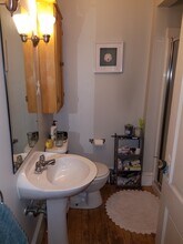 19 Rogers St, Unit downstairs in Portsmouth, NH - Foto de edificio - Building Photo