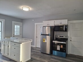 14-18 Florence St in Leominster, MA - Foto de edificio - Building Photo