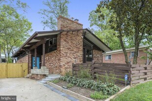 5511 Huntington Pkwy in Bethesda, MD - Building Photo