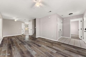 9110 Sunshine Dr in Youngstown, FL - Building Photo - Building Photo