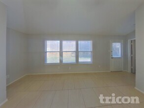 5417 Elk Ridge Dr in Watauga, TX - Foto de edificio - Building Photo