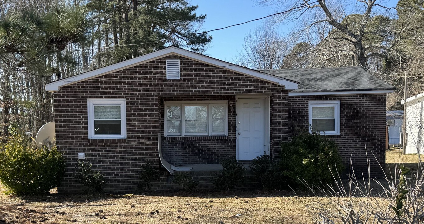 526 Cutchin Rd in Whitakers, NC - Building Photo