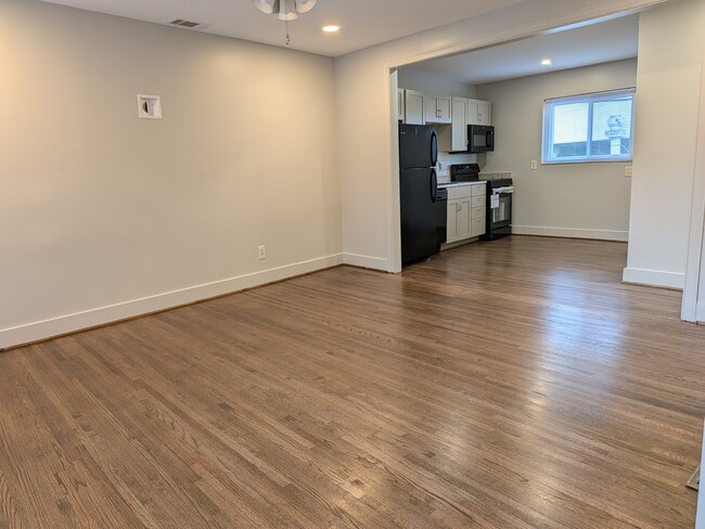 1869 Montclaire Ln in Vestavia Hills, AL - Foto de edificio - Building Photo