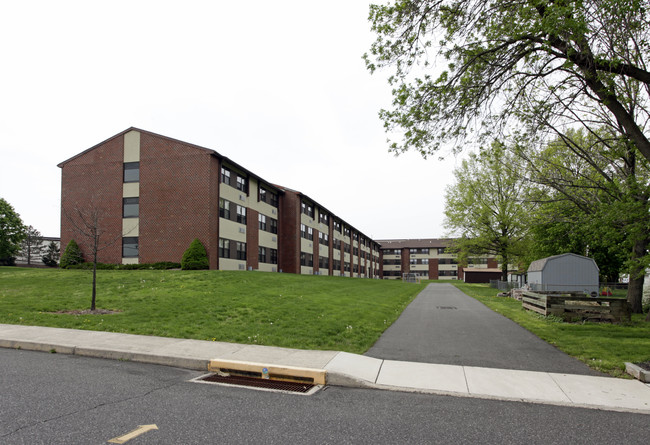 Upper Perkiomen Manor in Red Hill, PA - Building Photo - Building Photo