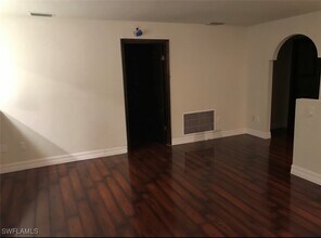 250 10th St NE in Naples, FL - Building Photo - Building Photo