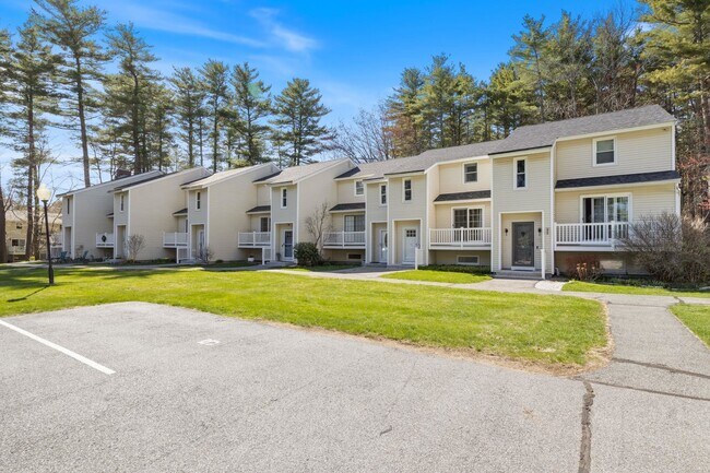 9 Pine Meadows Dr in Exeter, NH - Building Photo - Building Photo