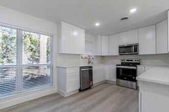 118 Milliken Dr, Unit 2 in Livingston, TX - Building Photo - Building Photo