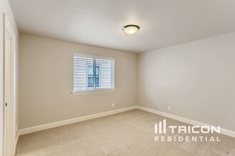 10630 SW London Ln in Wilsonville, OR - Foto de edificio - Building Photo