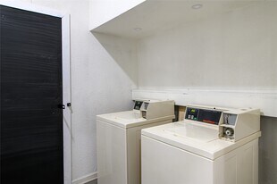 4705 Lyons Ave in Houston, TX - Building Photo