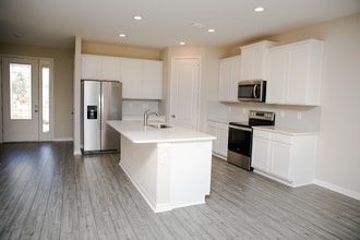 11448 Cay Spruce Wy in San Antonio, FL - Building Photo - Building Photo