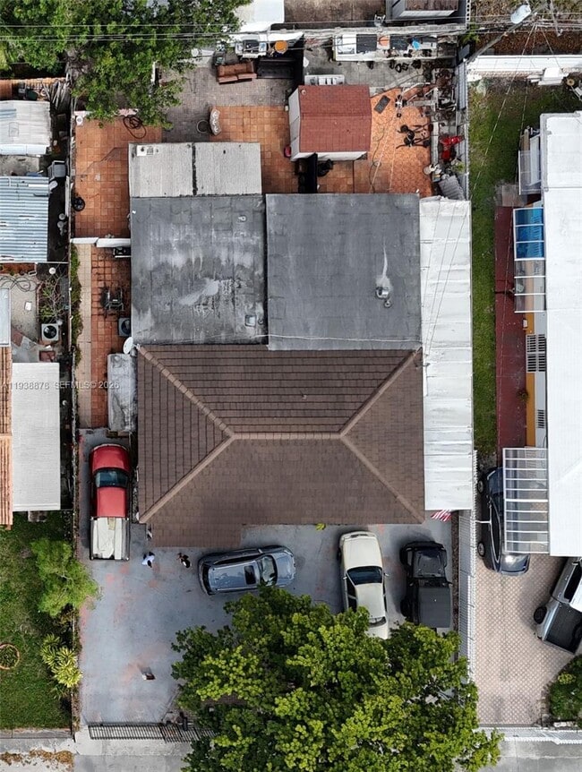 825 E 9th Ln in Hialeah, FL - Building Photo - Building Photo