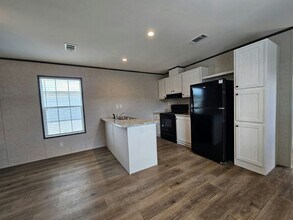 1018 Myakka Dr in North Fort Myers, FL - Building Photo - Building Photo