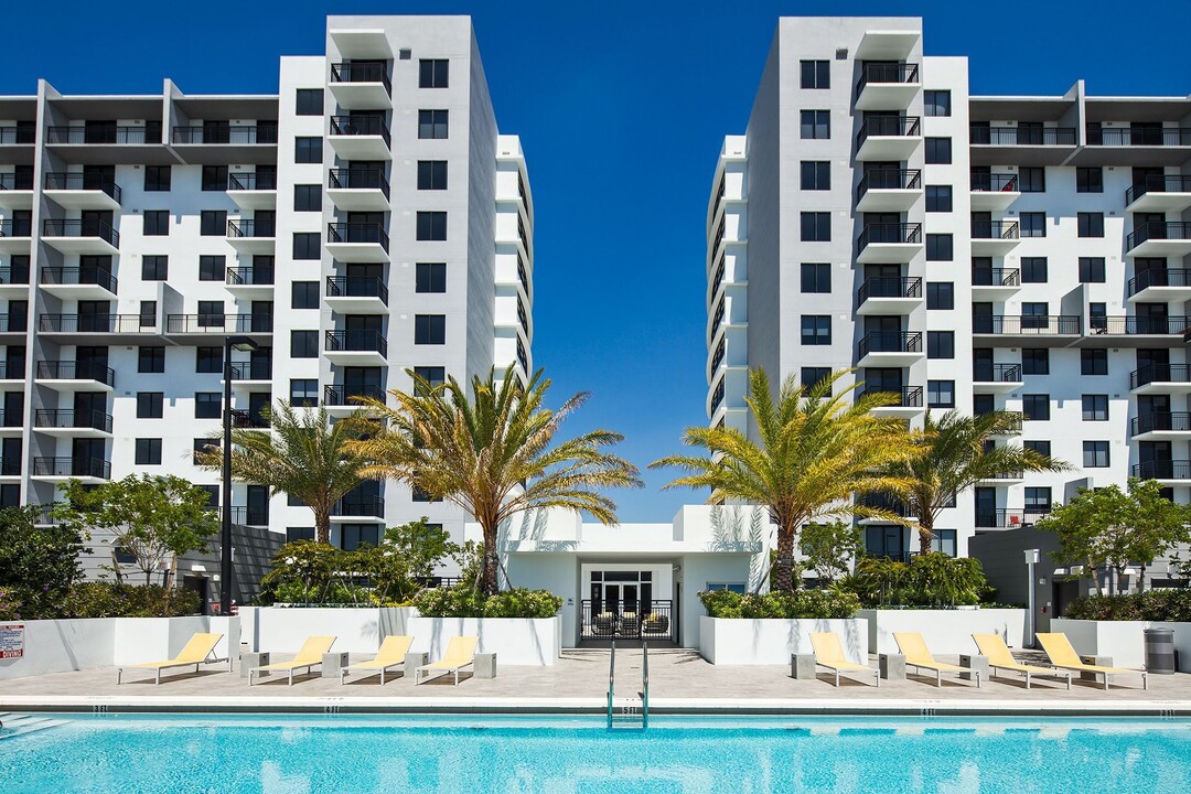 Intown Apartments in Miami, FL - Foto de edificio