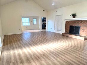 3625 Wincross Dr in Memphis, TN - Building Photo - Building Photo
