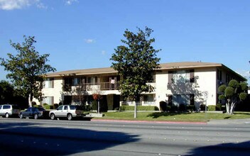 Rondell Arms in Anaheim, CA - Building Photo - Building Photo