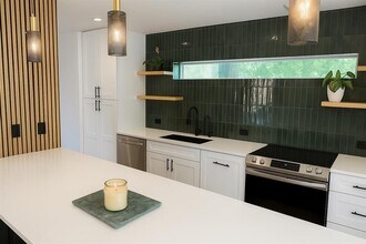 2305 Fair Oaks Dr in Austin, TX - Building Photo - Building Photo