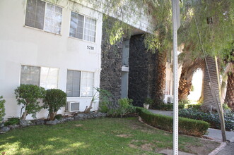 5230 Vesper Ave in Van Nuys, CA - Building Photo - Building Photo