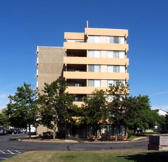 554 Auten Road in Somerville, NJ - Foto de edificio - Building Photo