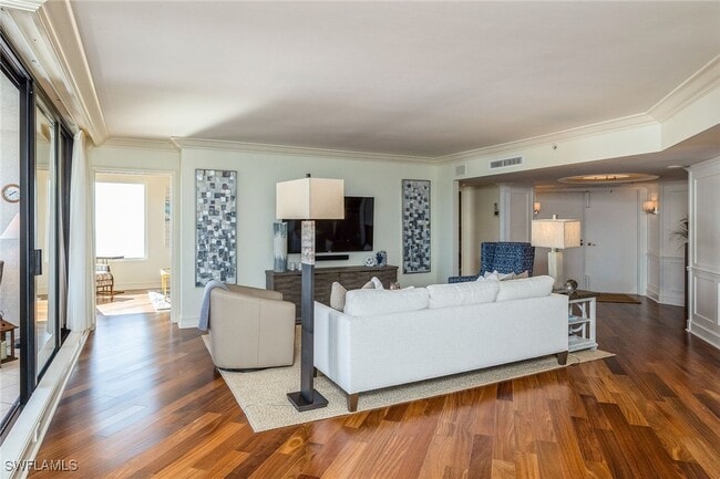 property at 4251 Gulf Shore Blvd N