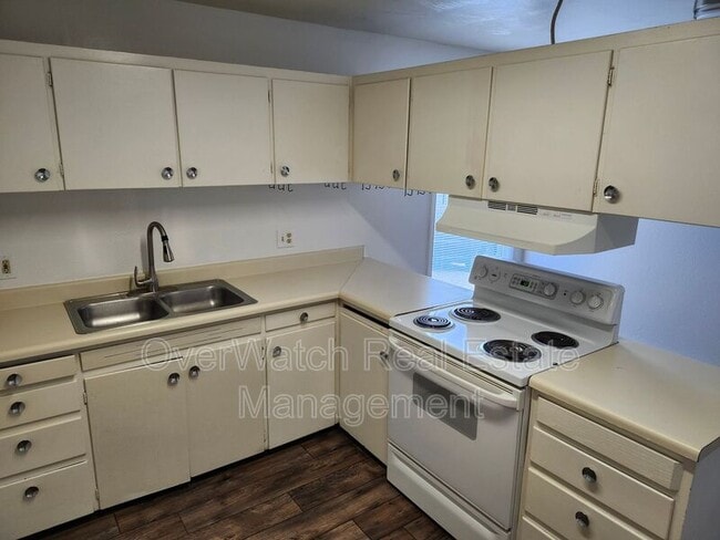 property at 3925 E 9th Ave