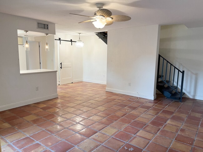 9394 SW 77 Avenue, Unit Apt F7 in Miami, FL - Building Photo - Building Photo