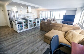 12520 Edgewater Dr in Lakewood, OH - Building Photo - Building Photo